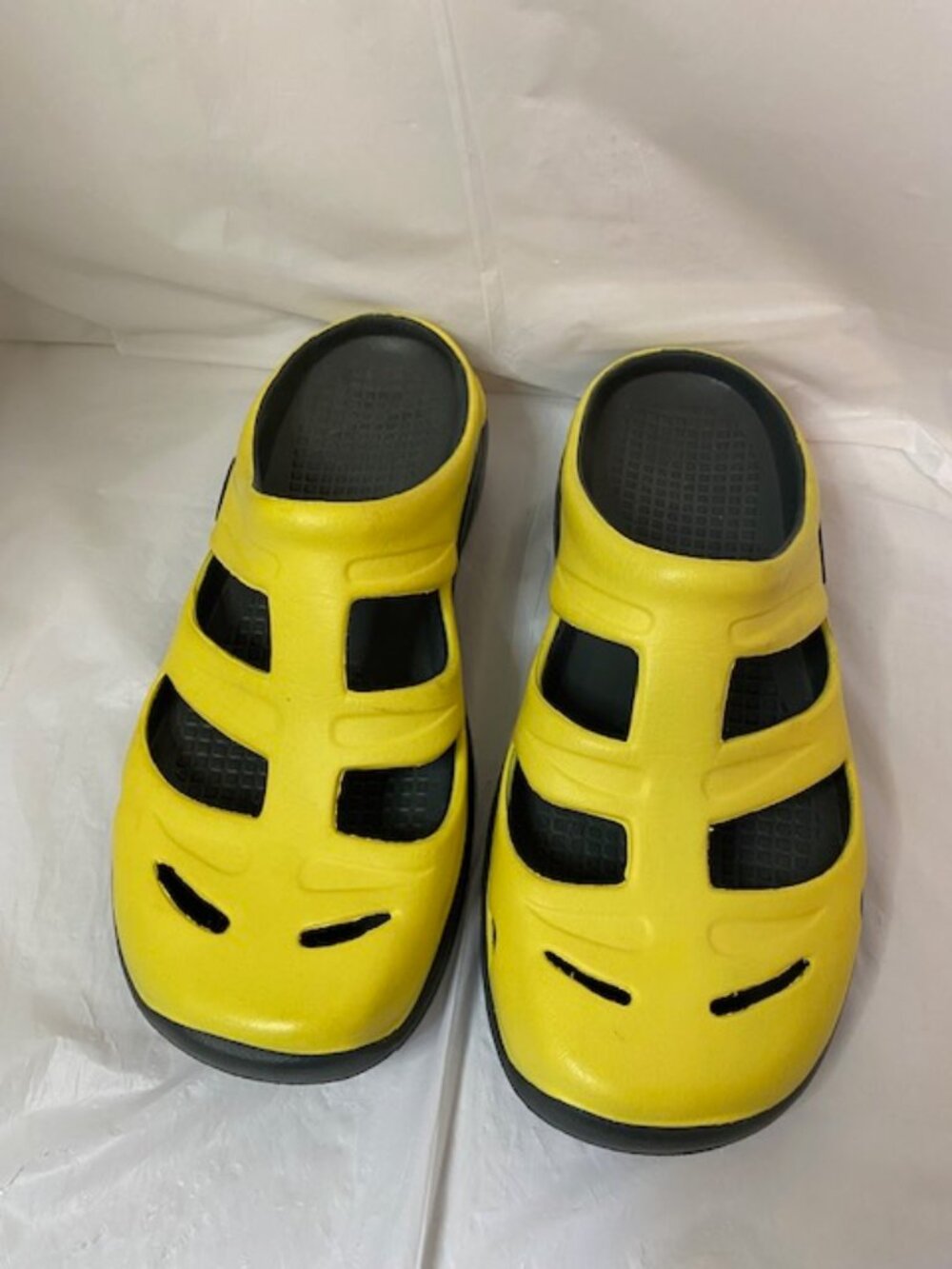 Shimano Evair Marine Shoes, Yellow/Black Ultralight Water Clogs, Men's size 8